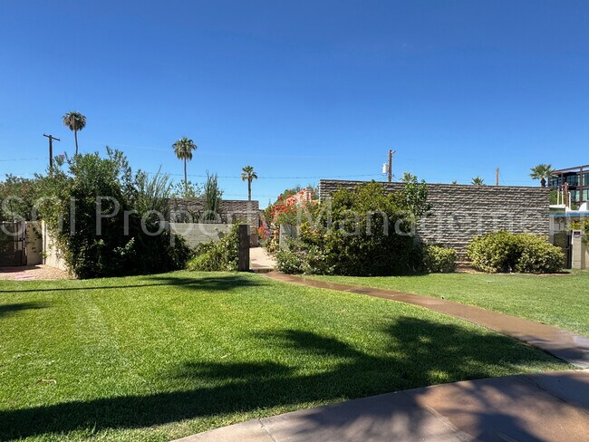 Building Photo - 4356 N 36th Pl