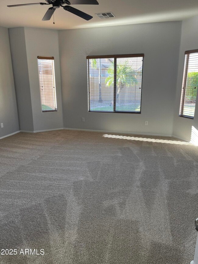 Building Photo - 4 W Saddle Way