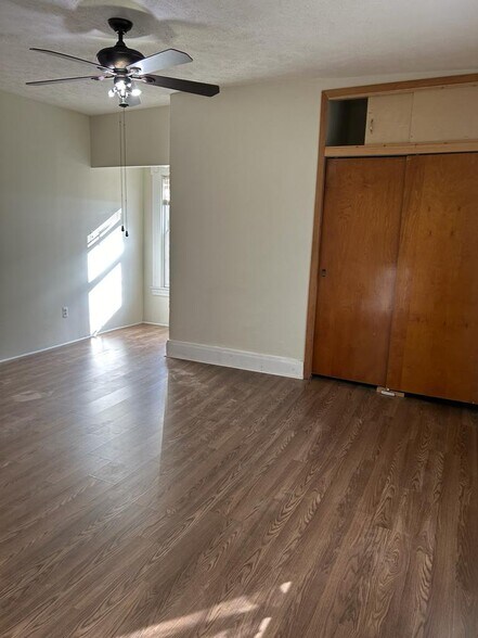 Building Photo - 152 W Warrington Ave