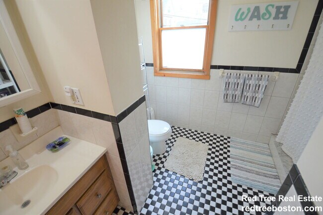 Building Photo - 345 Market St