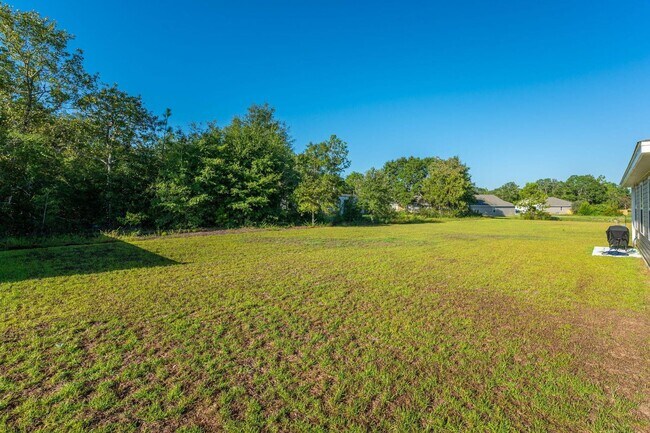 Building Photo - Charming 4-Bed Home in Quiet DeFuniak Springs Neighborhood!