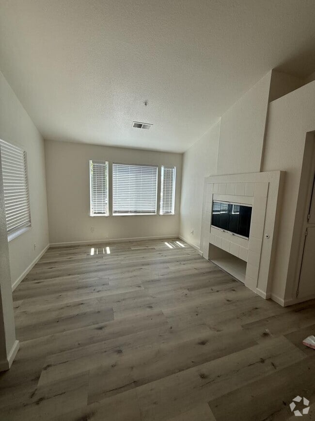 Building Photo - 7003 Rodling Dr