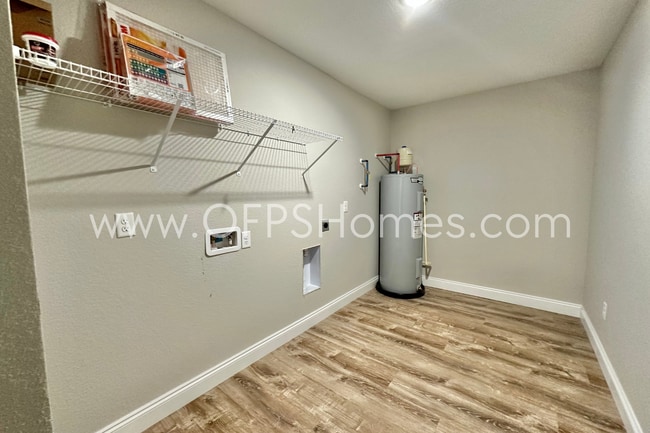 Building Photo - AVAILABLE NOW! 3/2 in Milton!