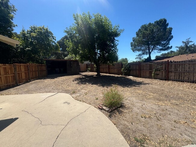 Building Photo - 3 Bedroom, 2 Bath Home for Lease