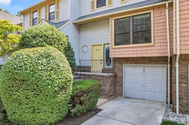 Building Photo - 3604 Springbrook Dr