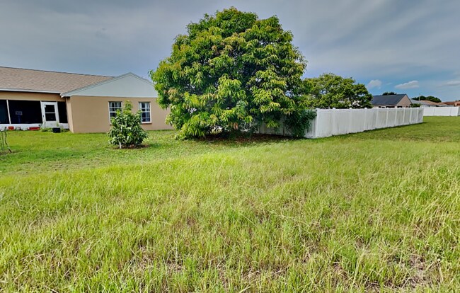 Building Photo - 817 Highland Crest Loop