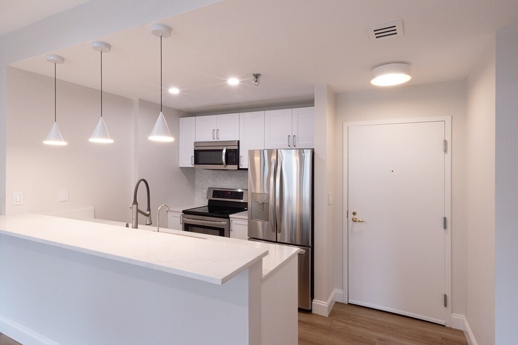 Building Photo - 531 Beacon St