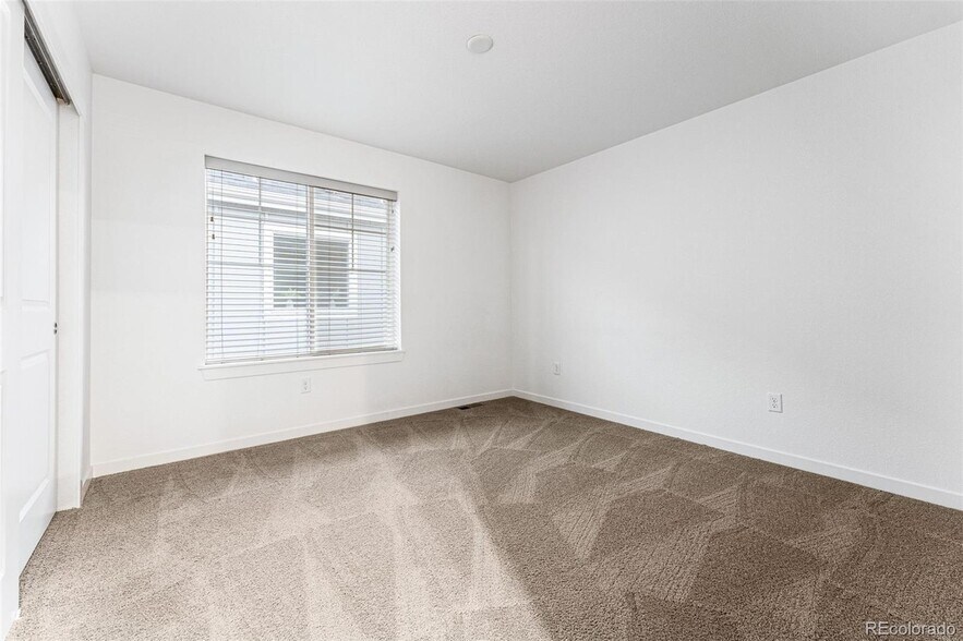 2nd upstairs bedroom - 1982 Autumn Moon Dr