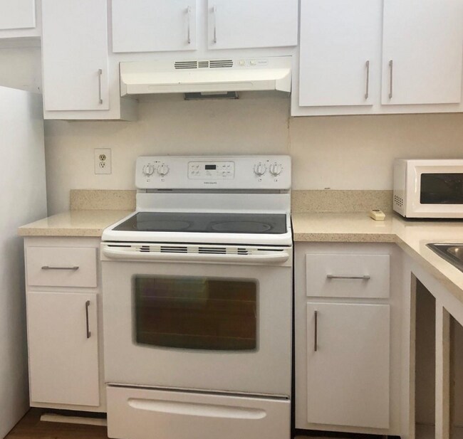 Building Photo - 15701 W Waterside Cir