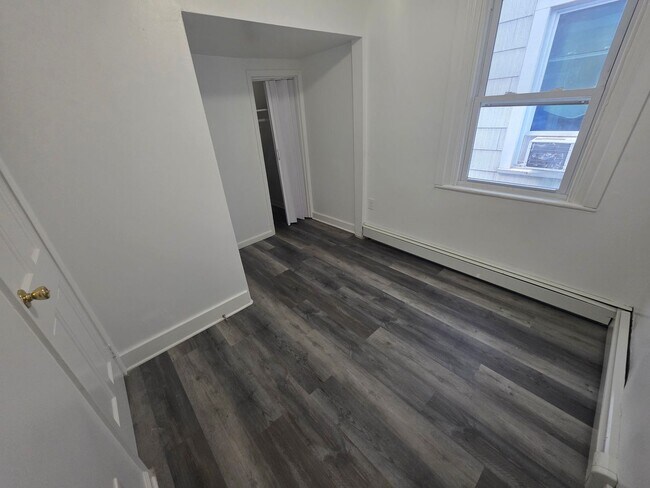 Building Photo - 98 Delafield St