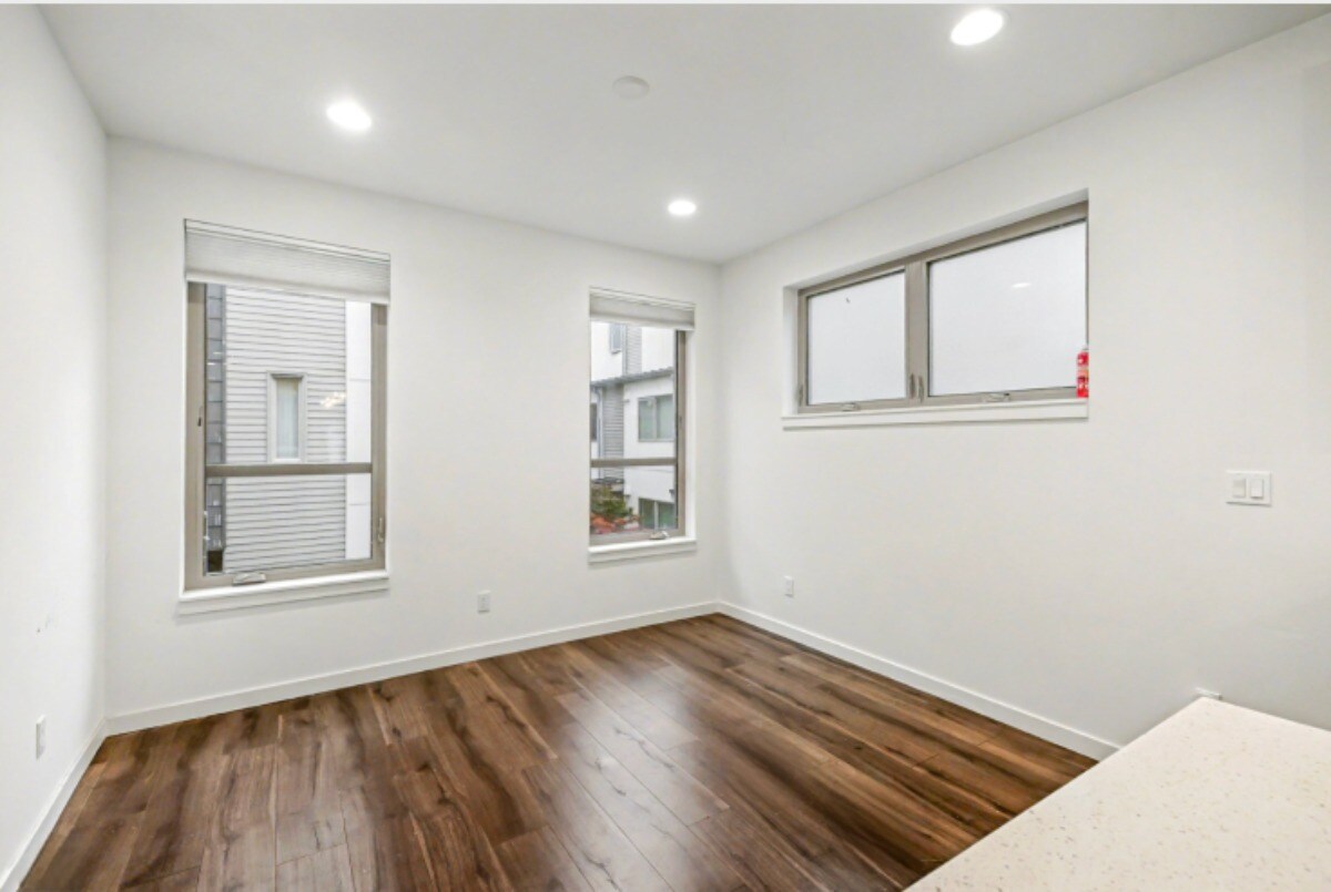 Building Photo - 2405 S Holgate St