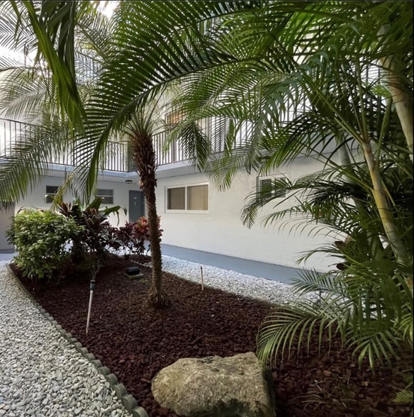 Building Photo - 2498 SW 17th Ave