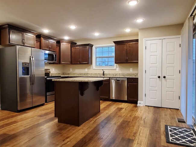 Building Photo - 843 Crestone Ln