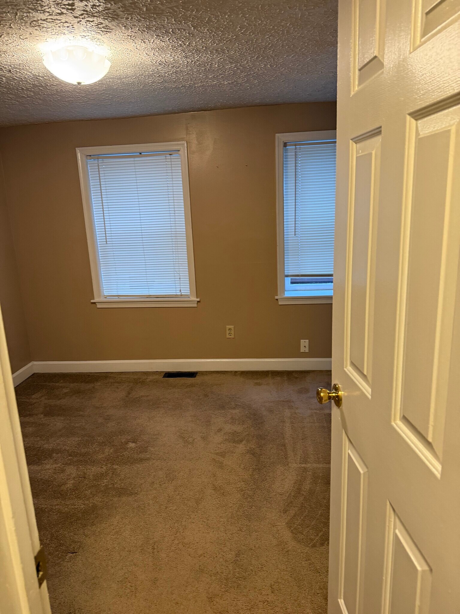 Building Photo - 210 N Kent St