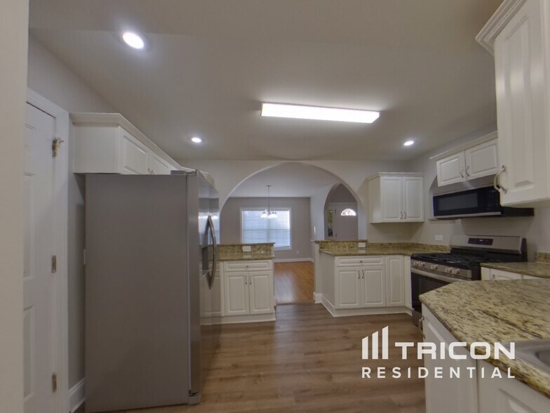 Building Photo - 6807 Ridge Haven Ln
