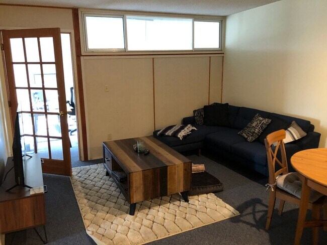 Interior Photo - Fairlane Apartments (5520)