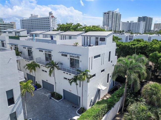 Primary Photo - 3270 NE 15th St