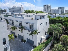 Building Photo - 3270 NE 15th St