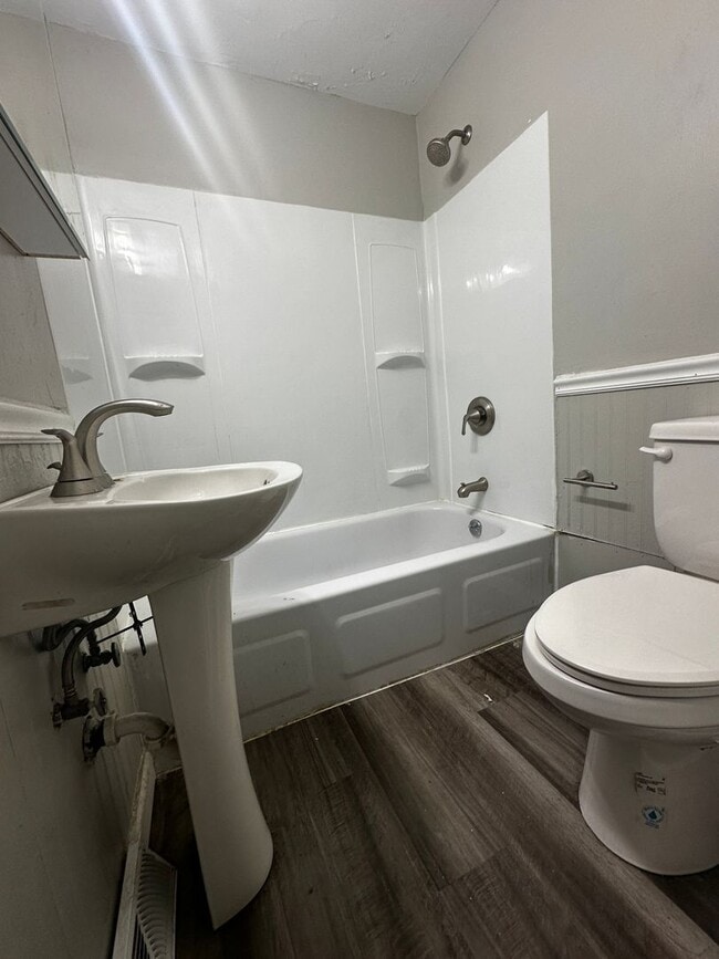 Building Photo - 1408 Methyl St