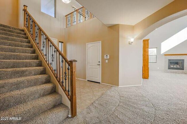 Building Photo - BEAUTIFUL SURPRISE HOME