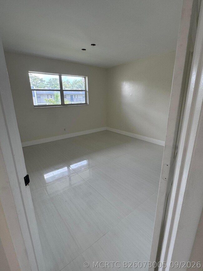 Building Photo - 8000 Fairview Dr