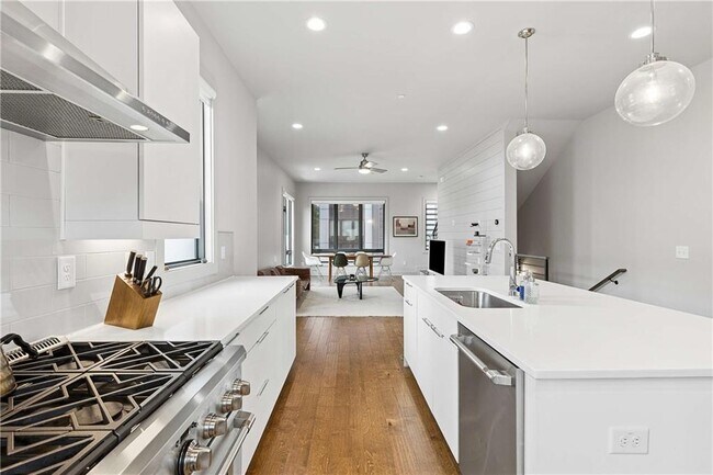 Building Photo - 102 Cityview Ct NE