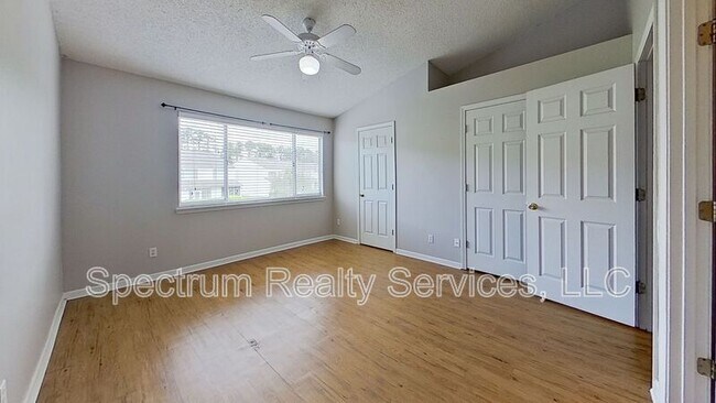 Building Photo - 12311 Kensington Lakes Dr