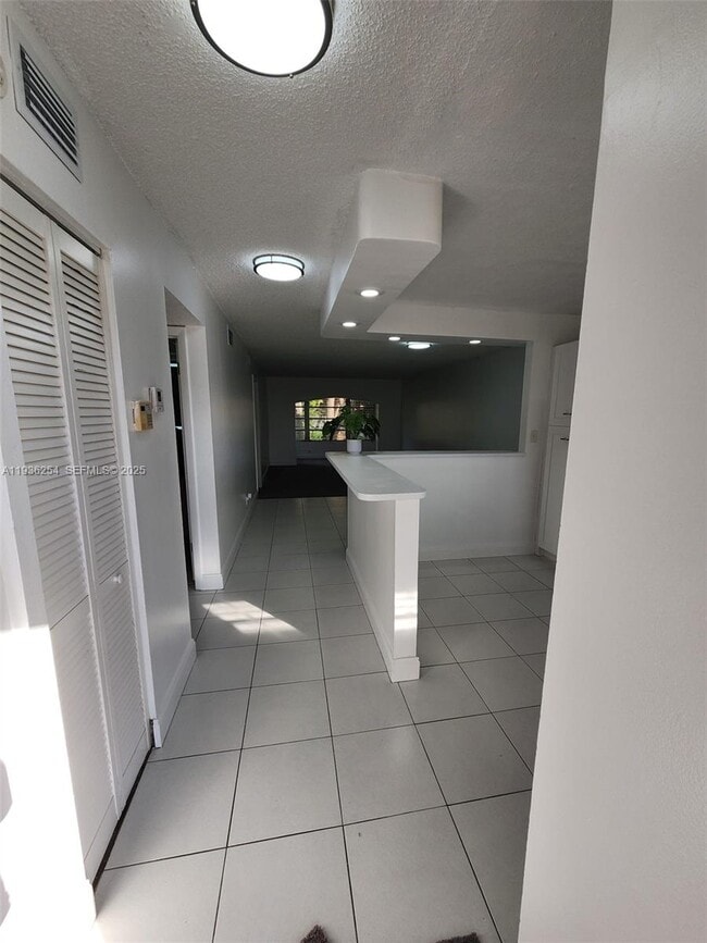 Building Photo - 609 S State Rd 7