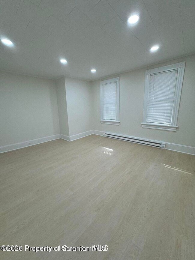 Building Photo - 538 N Sumner Ave