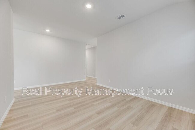 Building Photo - 203 Rocky Rd