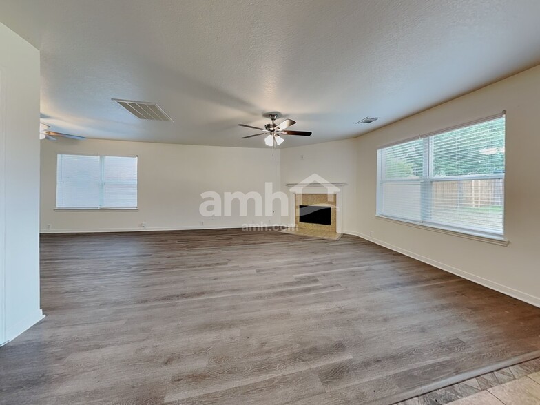 Building Photo - 11806 Skydale Dr