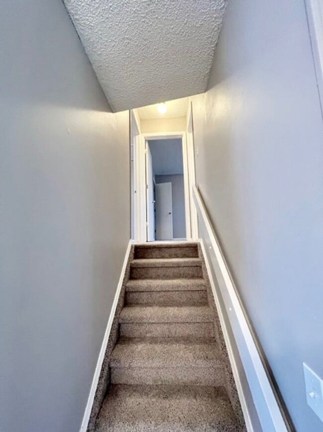 Building Photo - 3 Bedroom 1.5 Bath Home in Briargate with ...