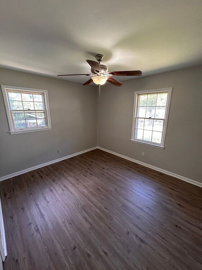 Building Photo - Move in Ready