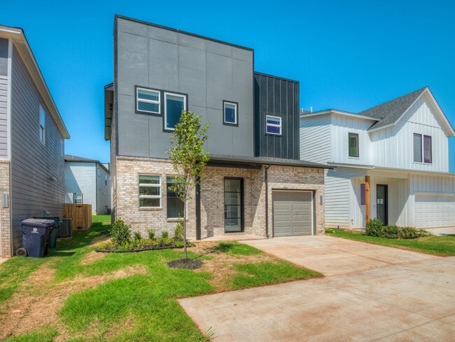 Building Photo - Beautiful New Construction Home in Edmond/...