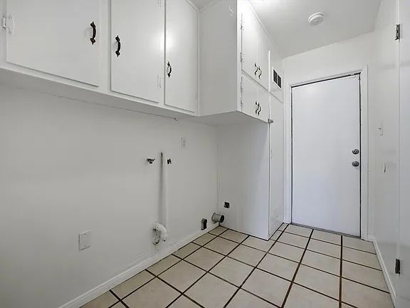Building Photo - You will want to call this 3 bedroom 2 bathroom house "home sweet home".