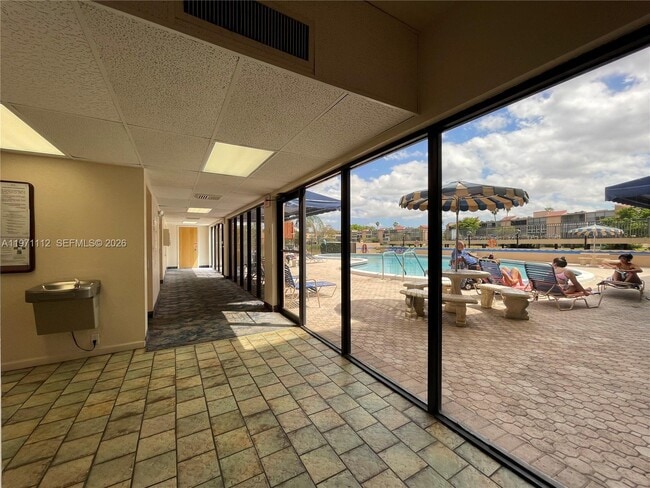 Building Photo - 7340 Lake Cir Dr