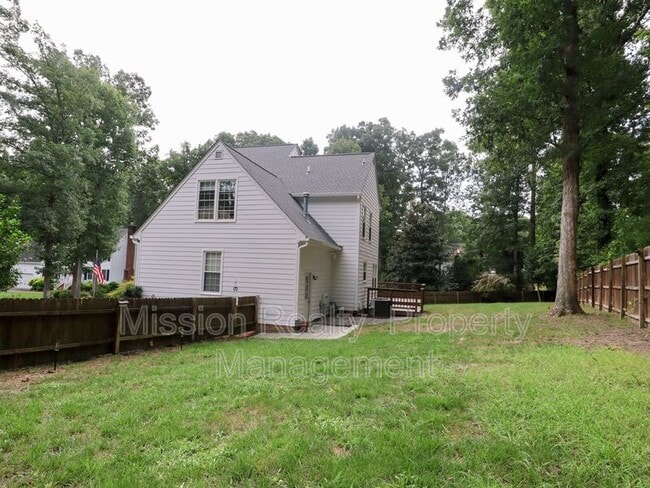 Building Photo - 4600 Cedar Cliff Rd