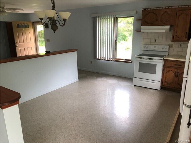 Building Photo - 552 NY-32