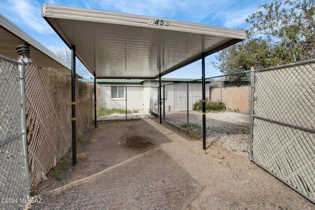 Building Photo - 7455 E Desert Spring Dr