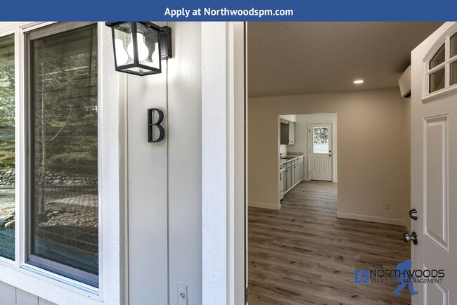 Building Photo - Newly Renovated 2 Bedroom 1 Bath in Beauti...