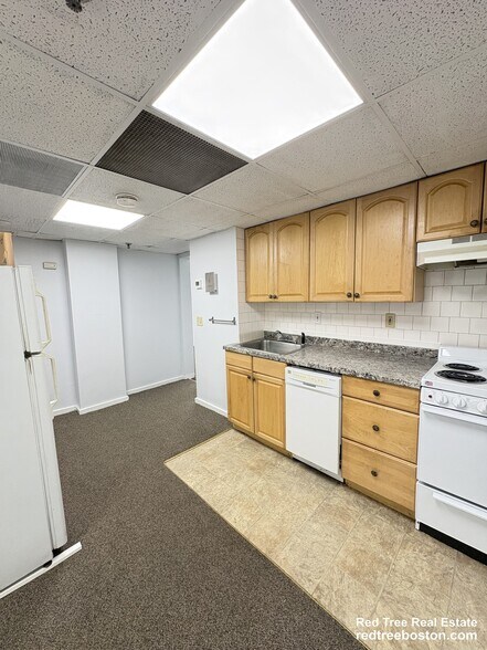 Building Photo - 475 Commonwealth Ave