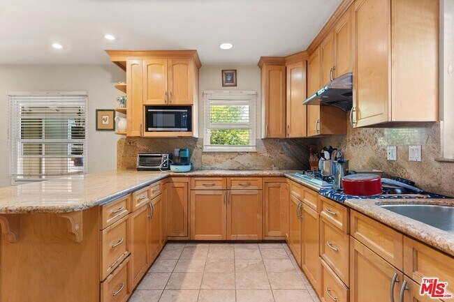 Building Photo - 6350 W 85th Pl