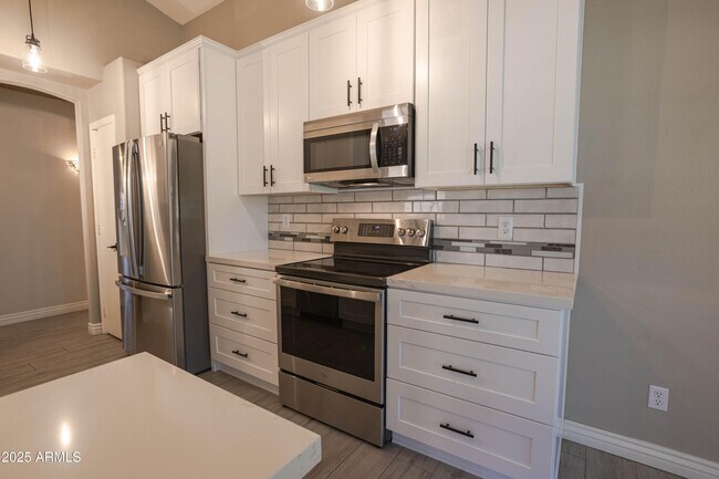 Building Photo - 1022 N Bogle Ave