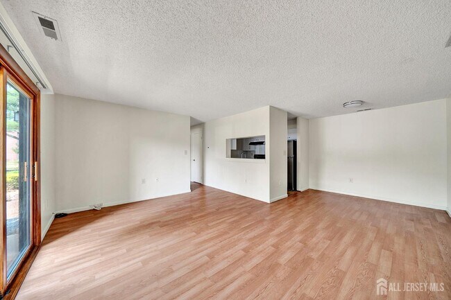 Building Photo - 601 Ravens Crest Dr