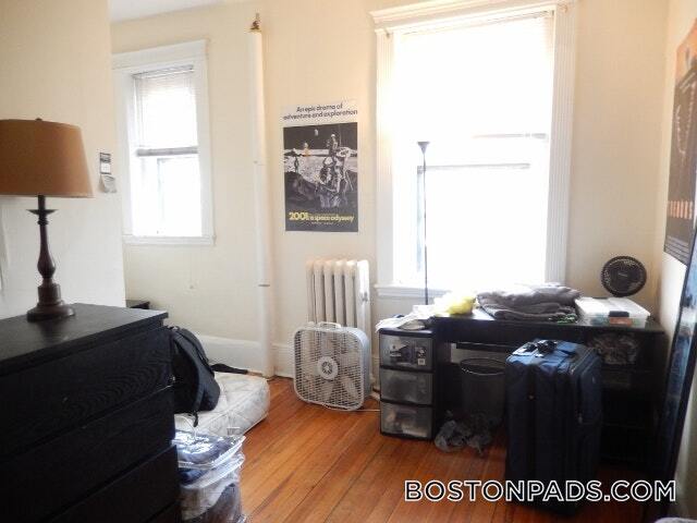 Building Photo - 447 Park Dr