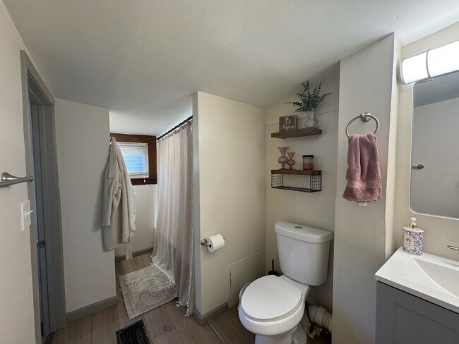 Building Photo - 308 Klotter Ave