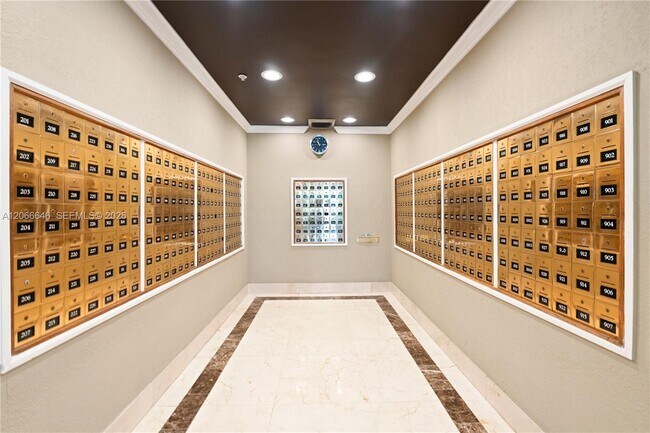 Building Photo - 400 Kings Point Dr