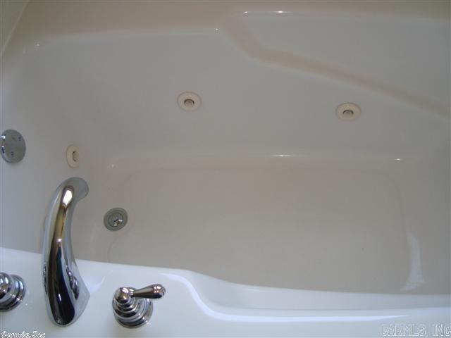 Building Photo - 25 Willow Lake Dr