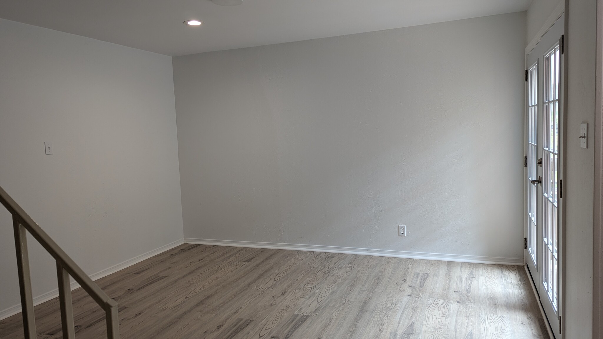 Large Living Space with Natural LIght - 5200 Martel Ave
