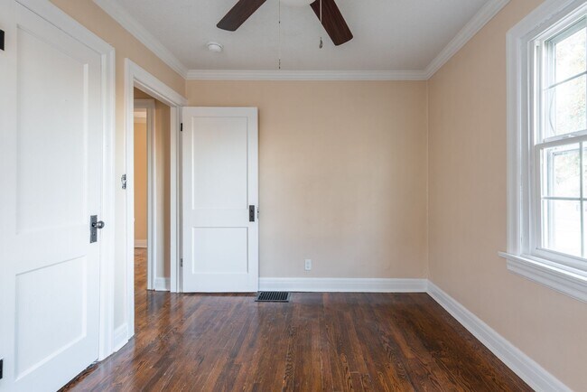 Building Photo - 1714 E McDaniel St